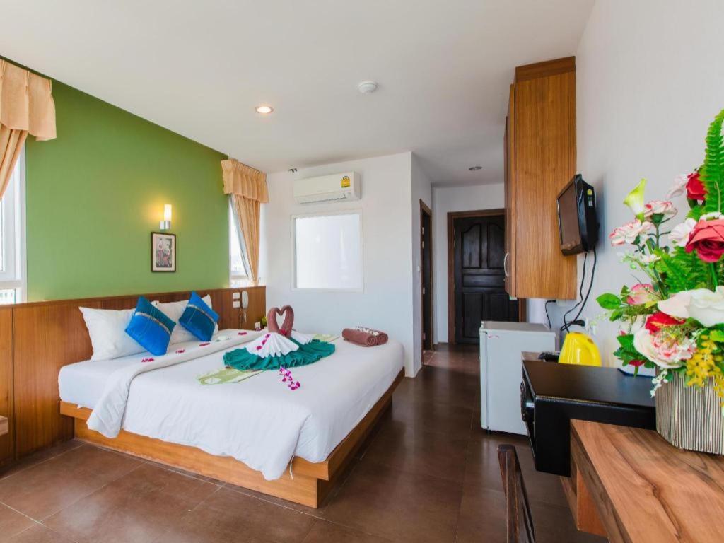 Azure Bangla Phuket Hotel Patong Екстериор снимка