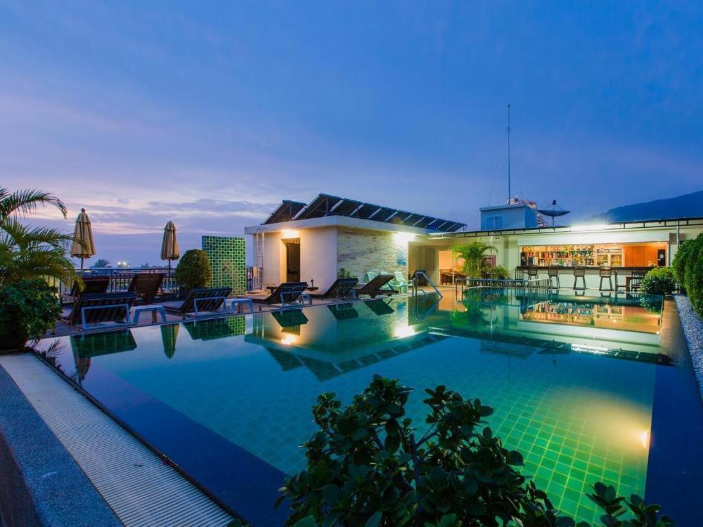 Azure Bangla Phuket Hotel Patong Екстериор снимка