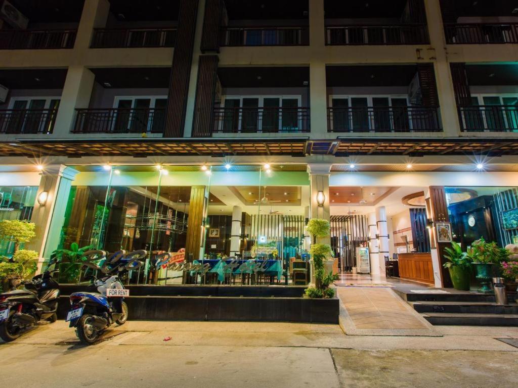 Azure Bangla Phuket Hotel Patong Екстериор снимка