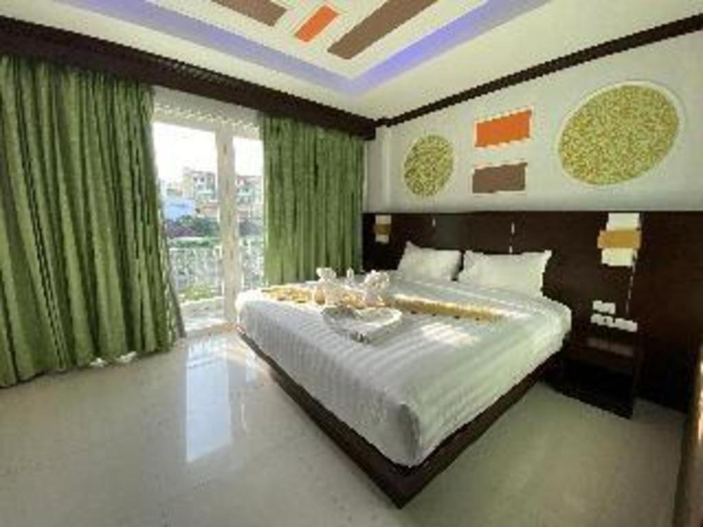 Azure Bangla Phuket Hotel Patong Екстериор снимка