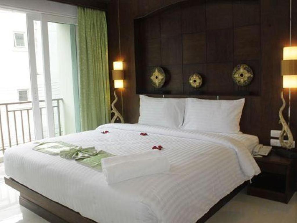 Azure Bangla Phuket Hotel Patong Екстериор снимка