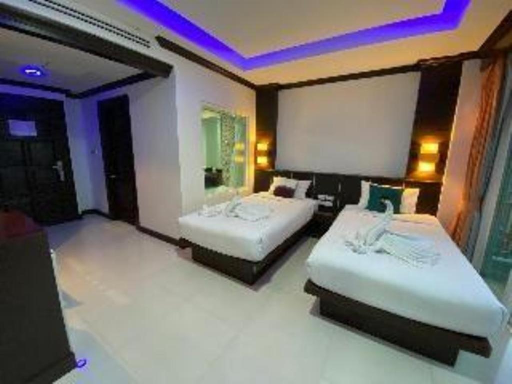 Azure Bangla Phuket Hotel Patong Екстериор снимка