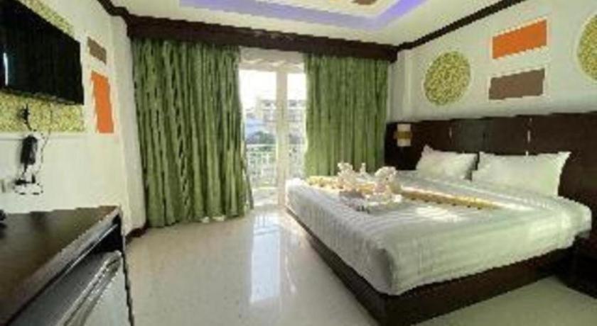 Azure Bangla Phuket Hotel Patong Екстериор снимка