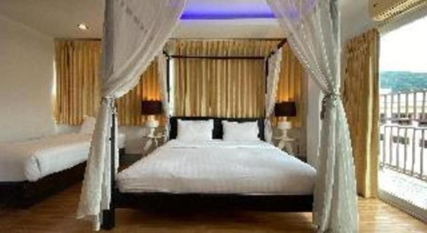 Azure Bangla Phuket Hotel Patong Екстериор снимка