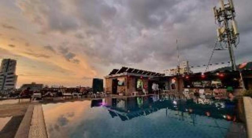 Azure Bangla Phuket Hotel Patong Екстериор снимка