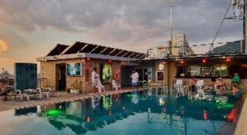 Azure Bangla Phuket Hotel Patong Екстериор снимка